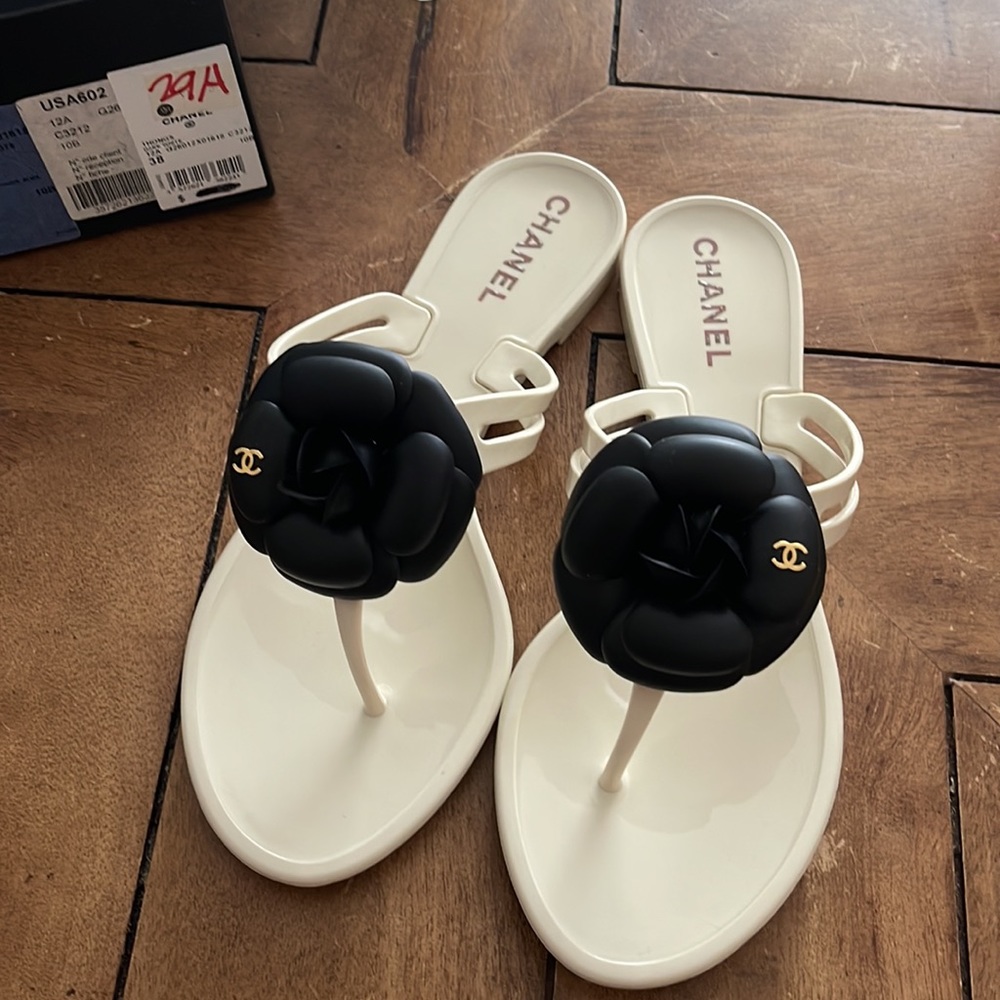 Chanel Dark white and black Camellia jelly thong sandals size 38 - Picture 2 of 9